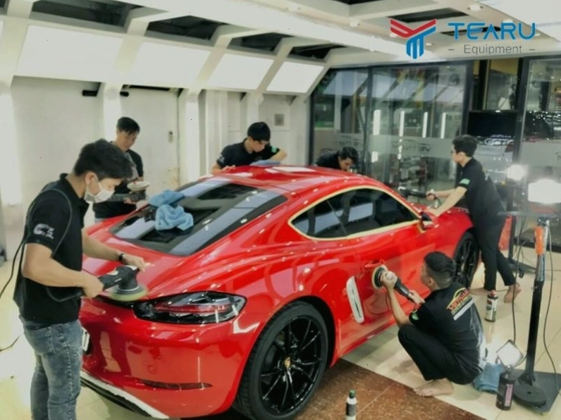 Các yếu tố ảnh hưởng đến giá đánh bóng xe ô tô