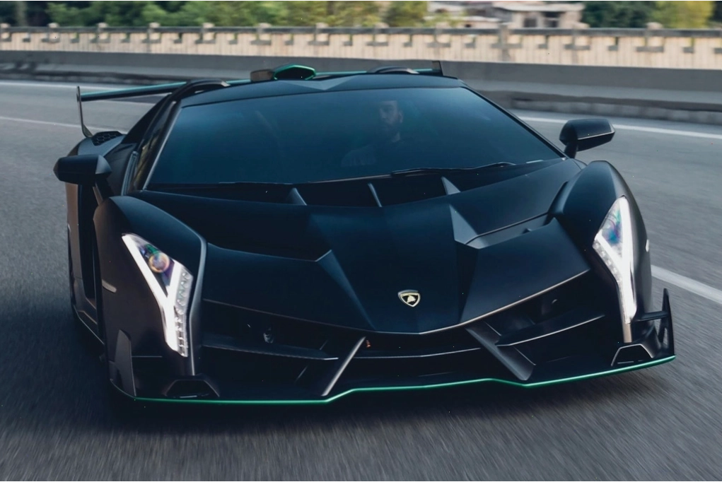 Cận cảnh bánh xe và hệ thống phanh của Lamborghini Veneno, tối ưu cho hiệu suất vận hành cao nhất.