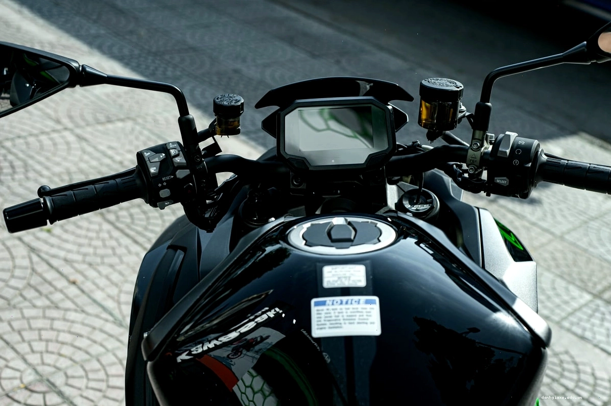 Cận cảnh động cơ siêu nạp của Kawasaki Ninja H2