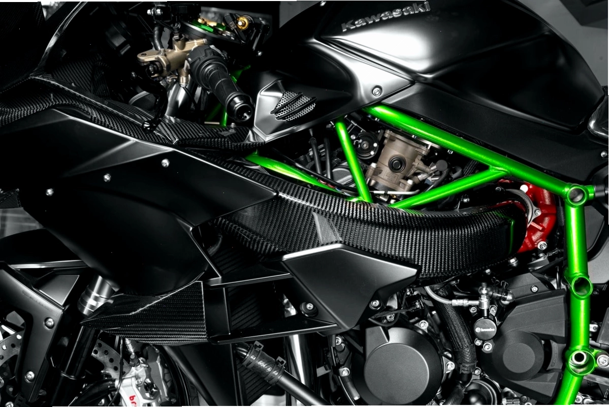 Cận cảnh thân xe Ninja H2R với các chi tiết khí động học