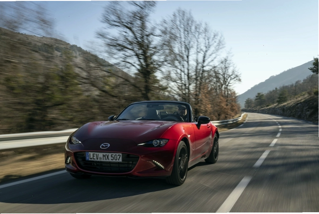 Cận cảnh thiết kế mui xe Mazda MX-5