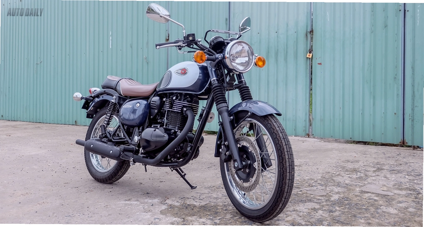 Chi tiết bình xăng Kawasaki W250 màu đen