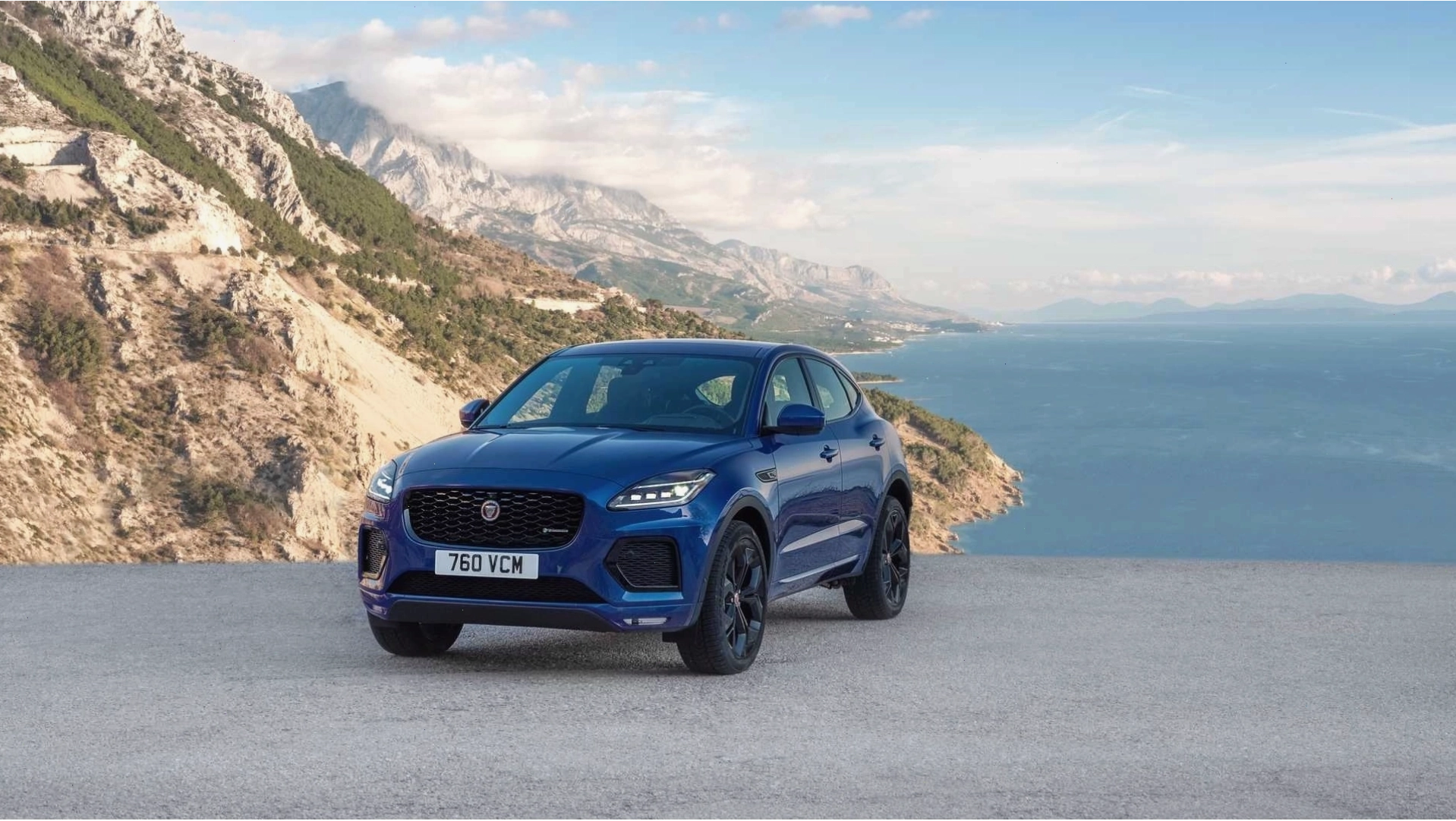 Chi tiết cụm đèn hậu LED tinh xảo của Jaguar E-Pace 2026