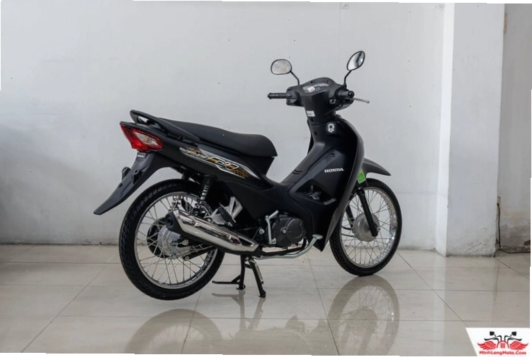 Chi tiết cụm đèn hậu và đèn xi nhan sau của Honda Wave Alpha 110