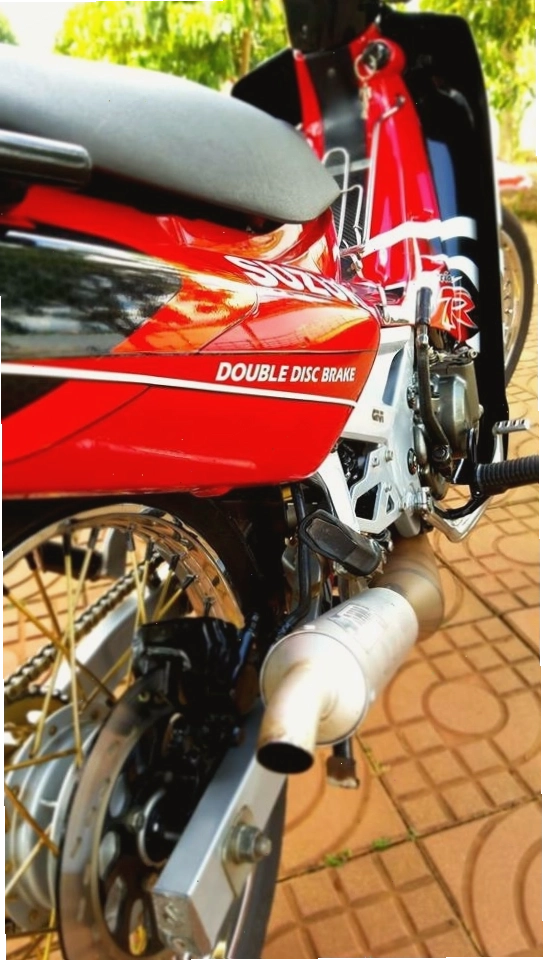 Chi tiết dàn chân Suzuki Satria 2000 đã được nâng cấp