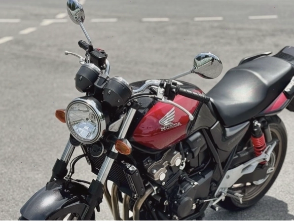 Chi tiết động cơ Honda CB400