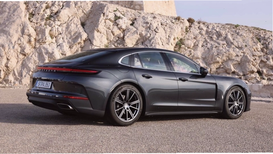 Chi tiết động cơ và hệ thống truyền động của Porsche Panamera 4S