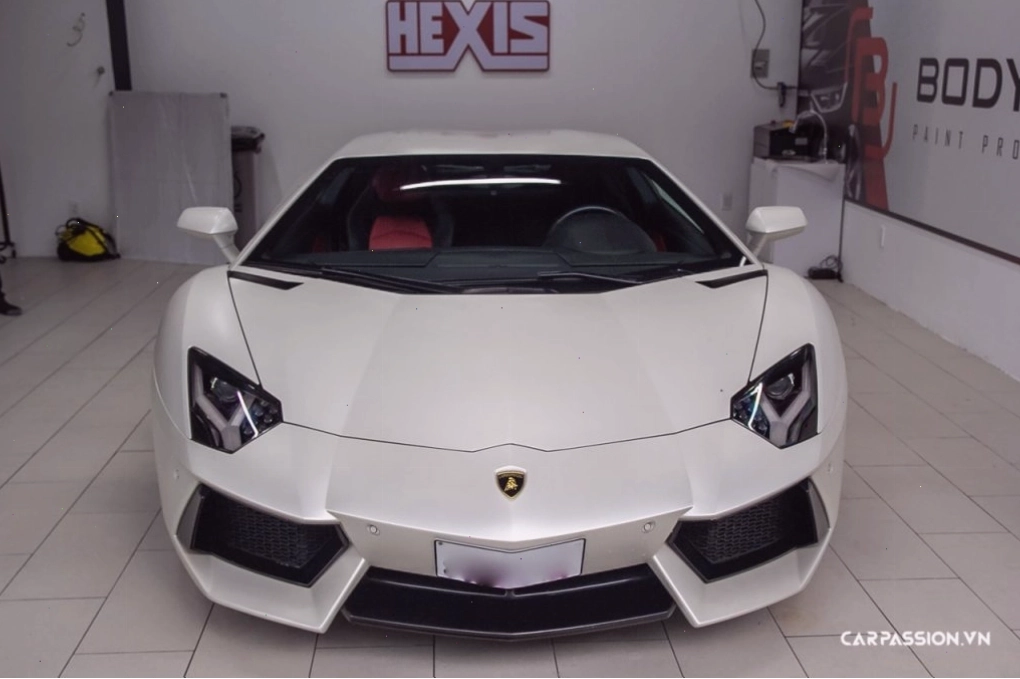 Chi tiết hốc gió trên thân xe Lamborghini Aventador