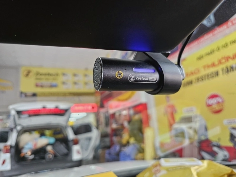 Chi tiết lắp đặt camera hành trình Zestech D10 trên xe hơi