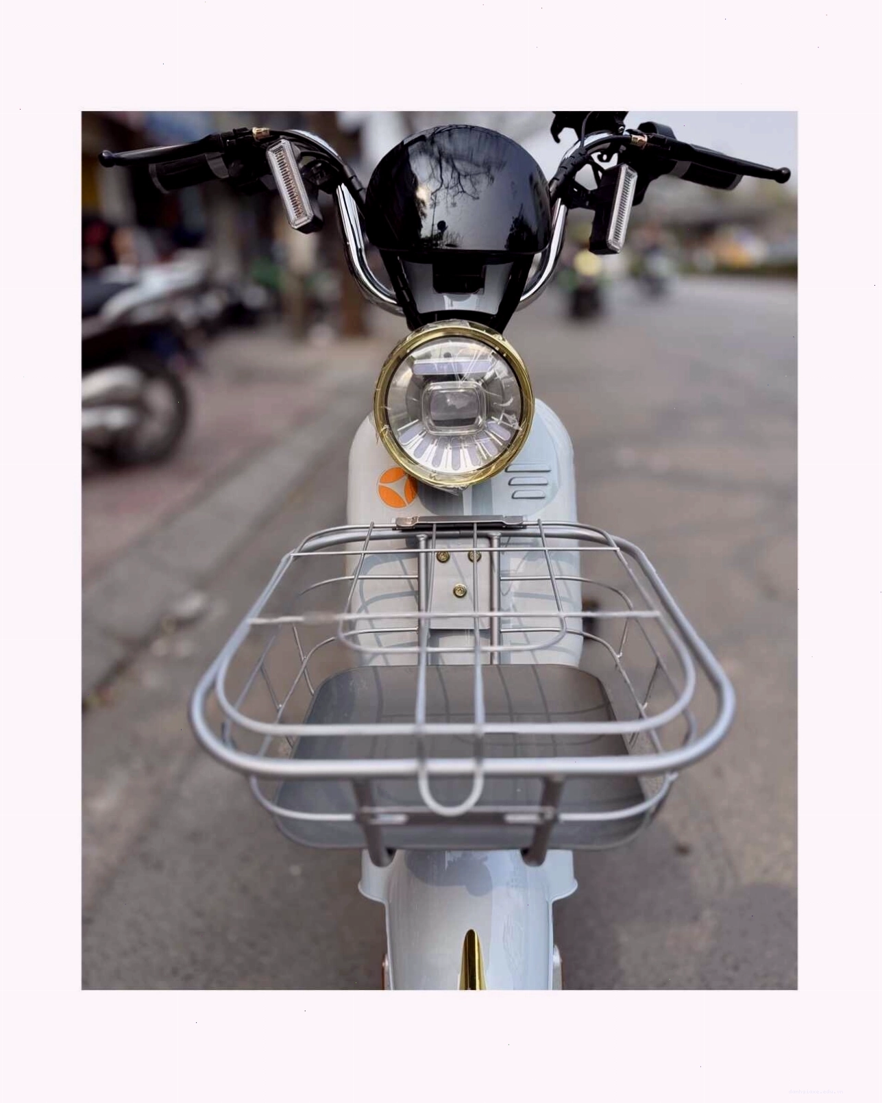 Chi tiết phần đầu xe đạp điện Moka Cute