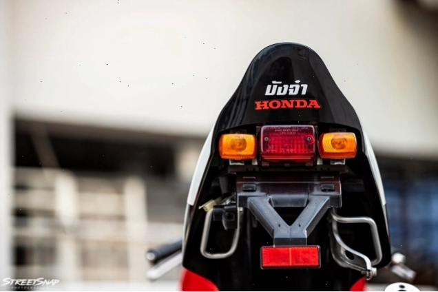Chi tiết phần đuôi xe Honda NSR độ