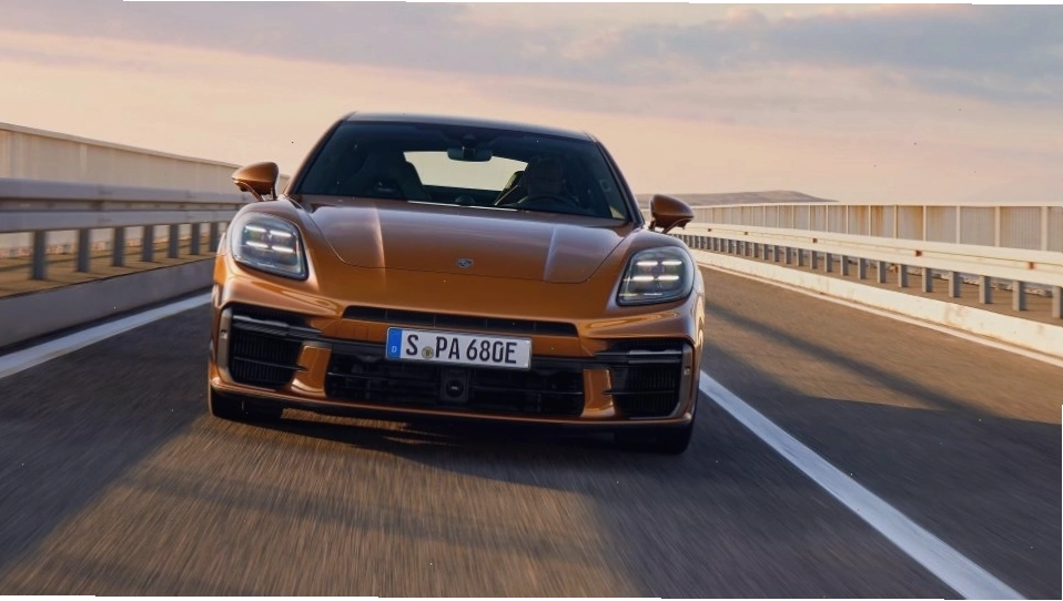 Chi tiết thiết kế đèn pha LED ma trận trên Porsche Panamera 4S