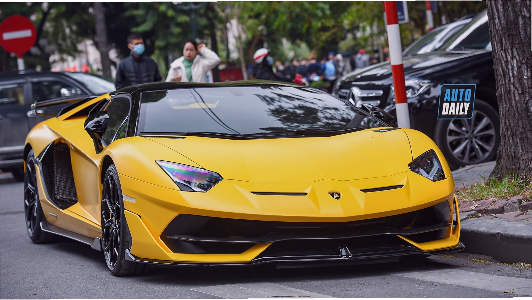 Chi tiết thiết kế đuôi xe Lamborghini Aventador SVJ Roadster
