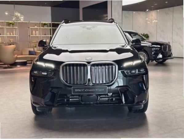 Chi tiết thiết kế thể thao trên BMW X7 M Sport
