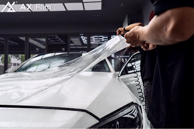 Dán PPF cho xe hơi giúp bảo vệ lớp sơn khỏi trầy xước