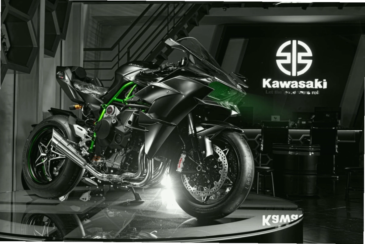 Đầu xe Kawasaki Ninja H2R với thiết kế sắc sảo