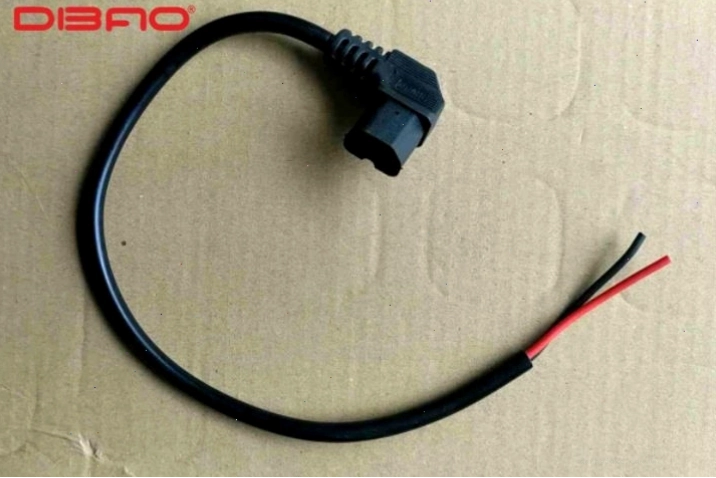 Dây điện bị đứt gây cản trở khi sạc xe đạp điện