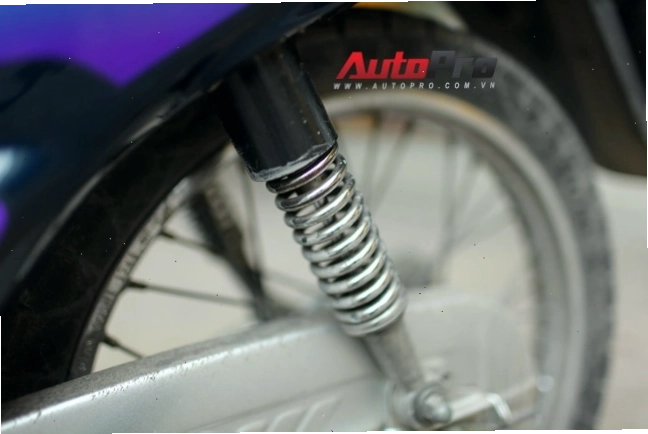 Đèn hậu và xi nhan sau của Honda Wave 100