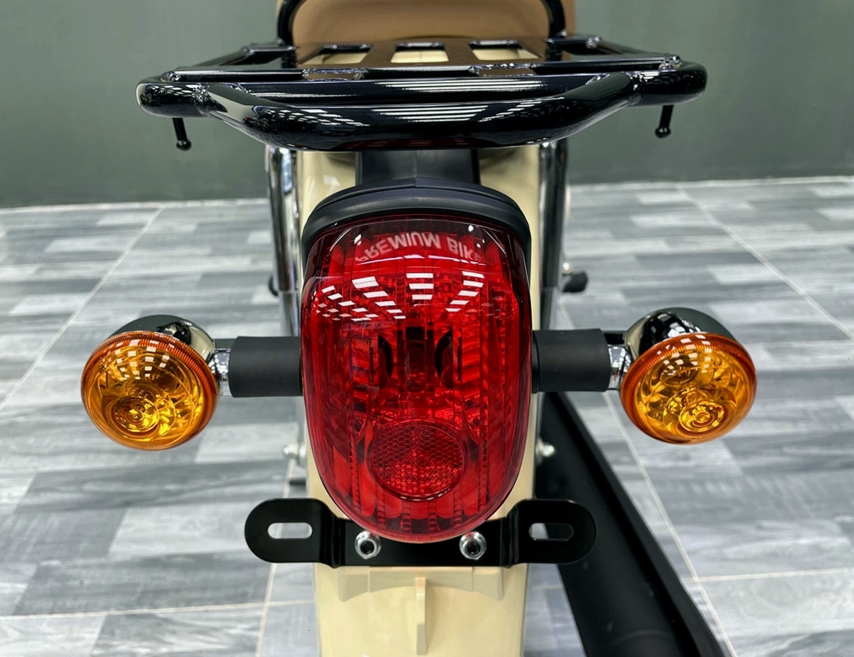 Đèn hậu xe Cub 50 Honda thiết kế cổ điển
