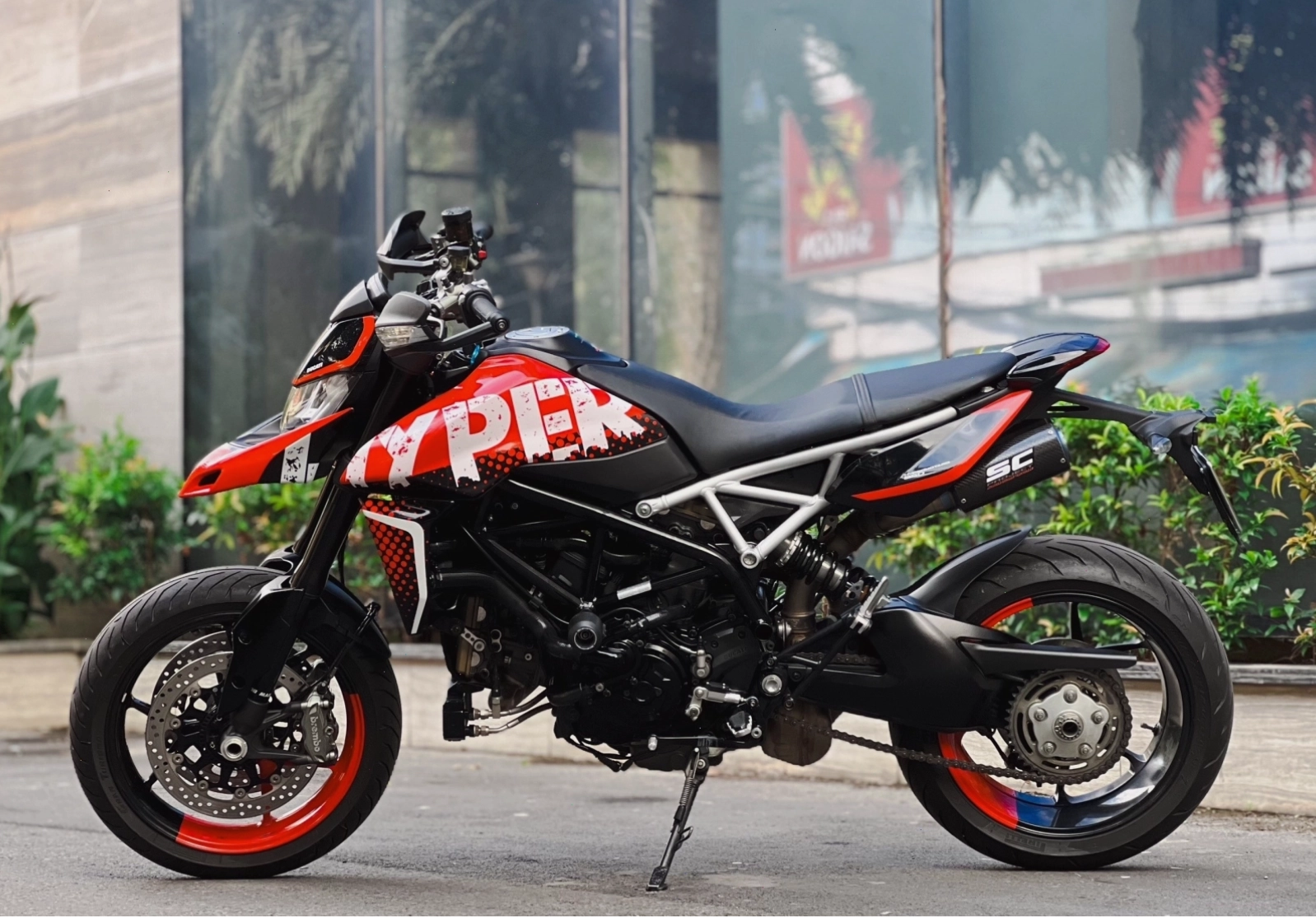 Đèn pha đặc trưng của Ducati Scrambler