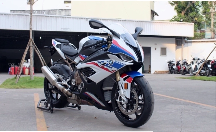 Động cơ BMW S 1000 RR 2026 với công suất 210 mã lực
