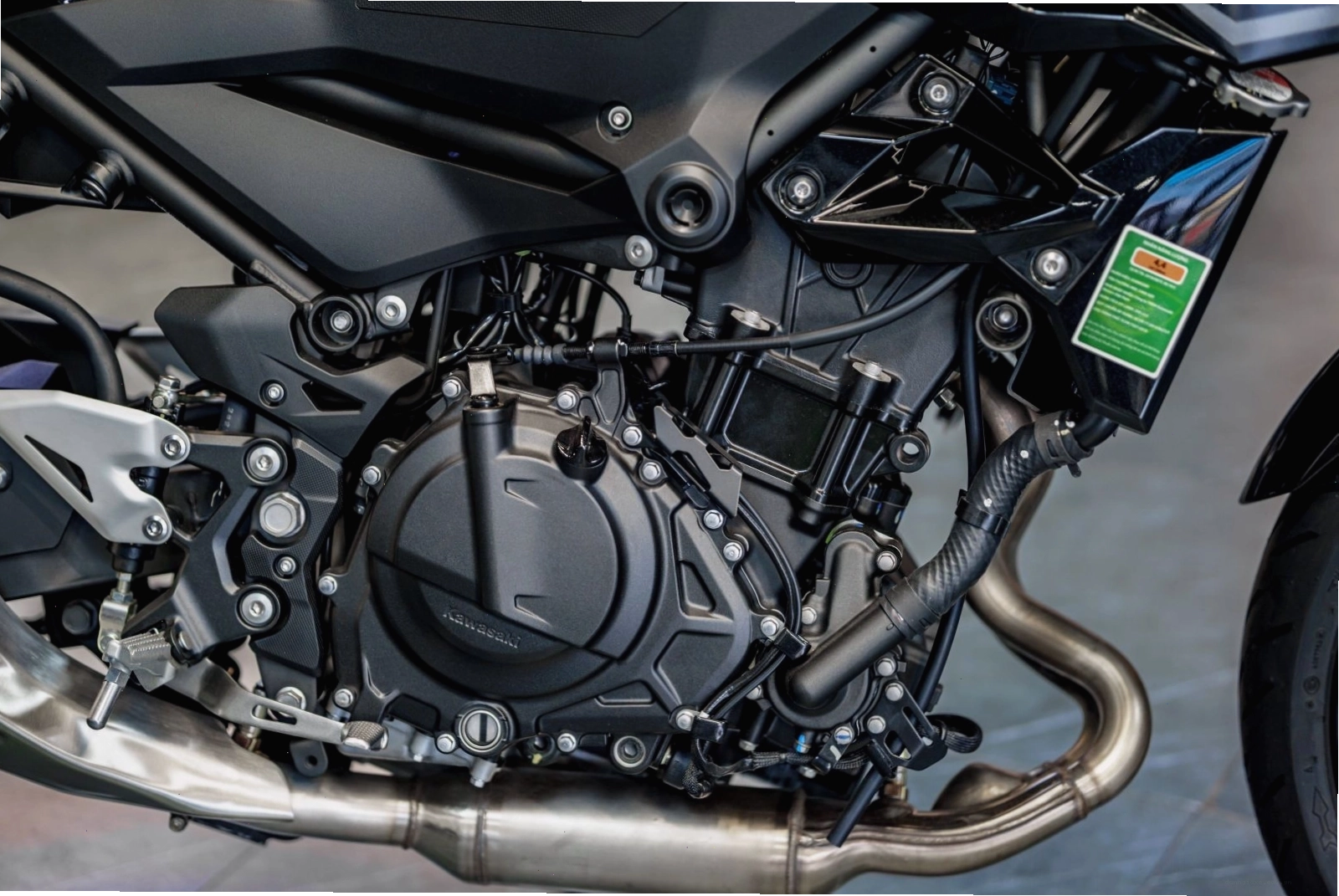 Động cơ Kawasaki Z400 ABS 2026
