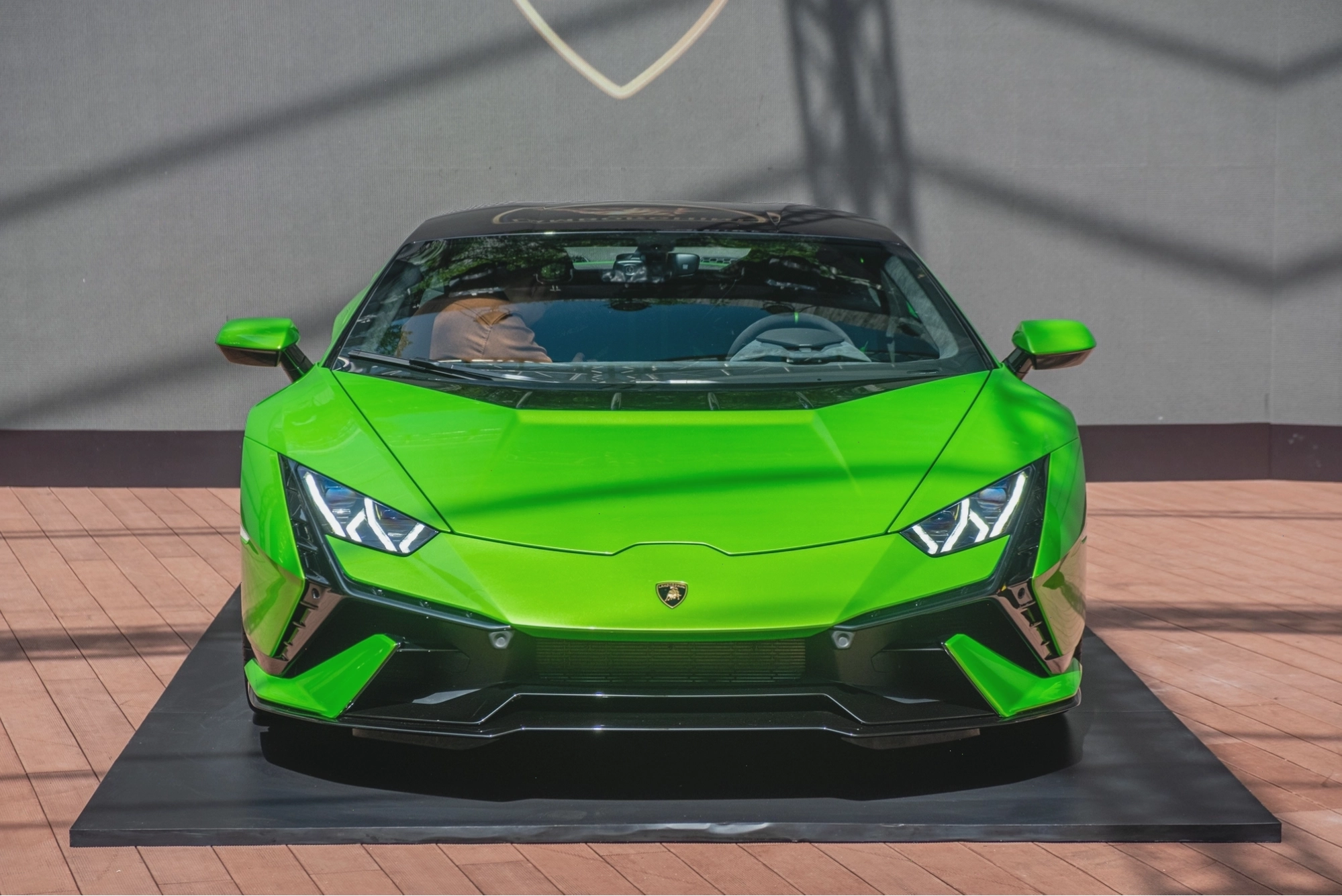 Động cơ V10 mạnh mẽ của Lamborghini Huracán Tecnica