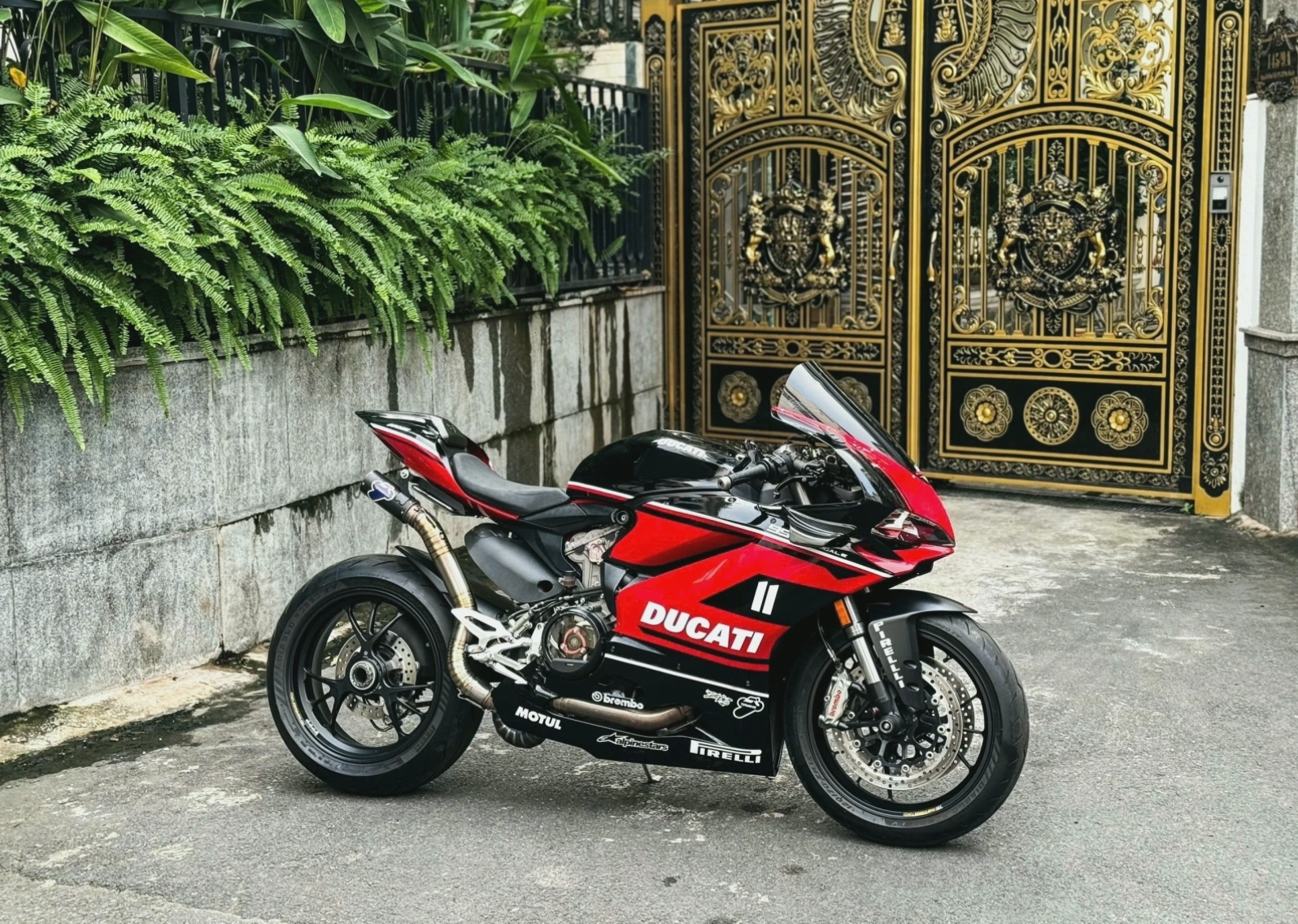 Ducati Scrambler cũ màu vàng