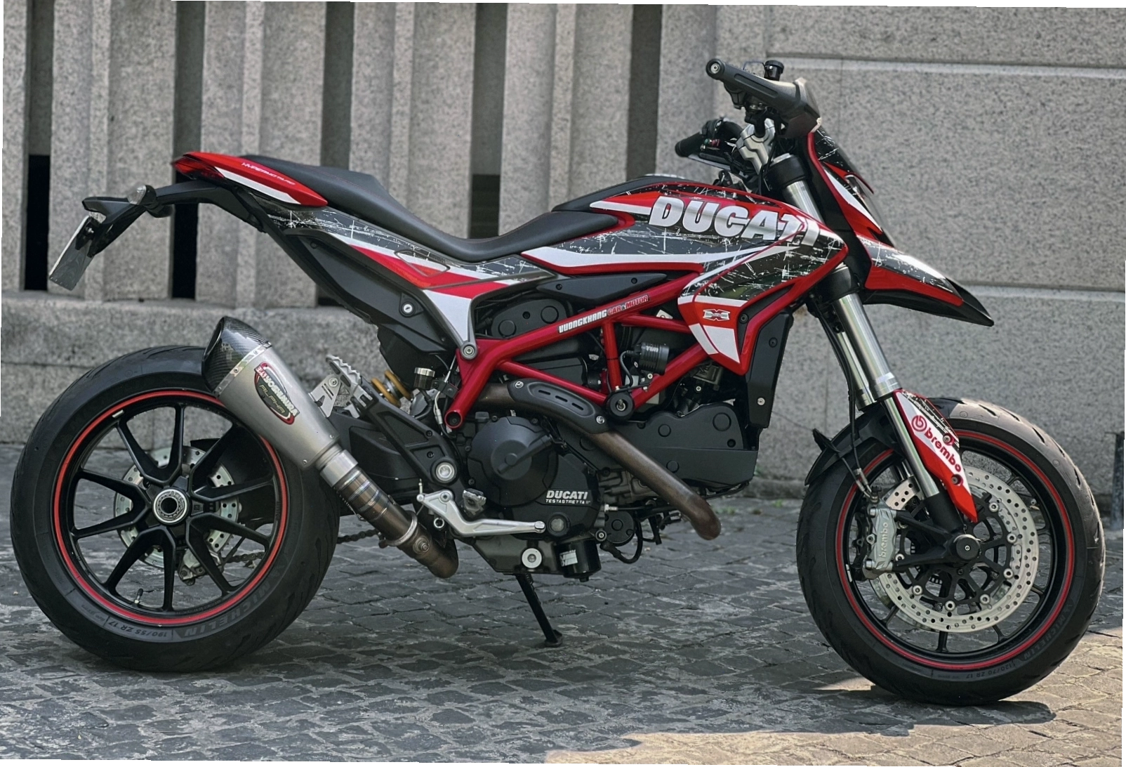 Ducati Scrambler cũ tại xưởng