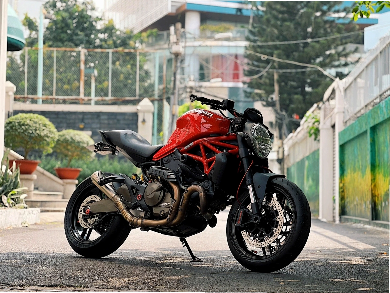 Ducati Scrambler màu đen