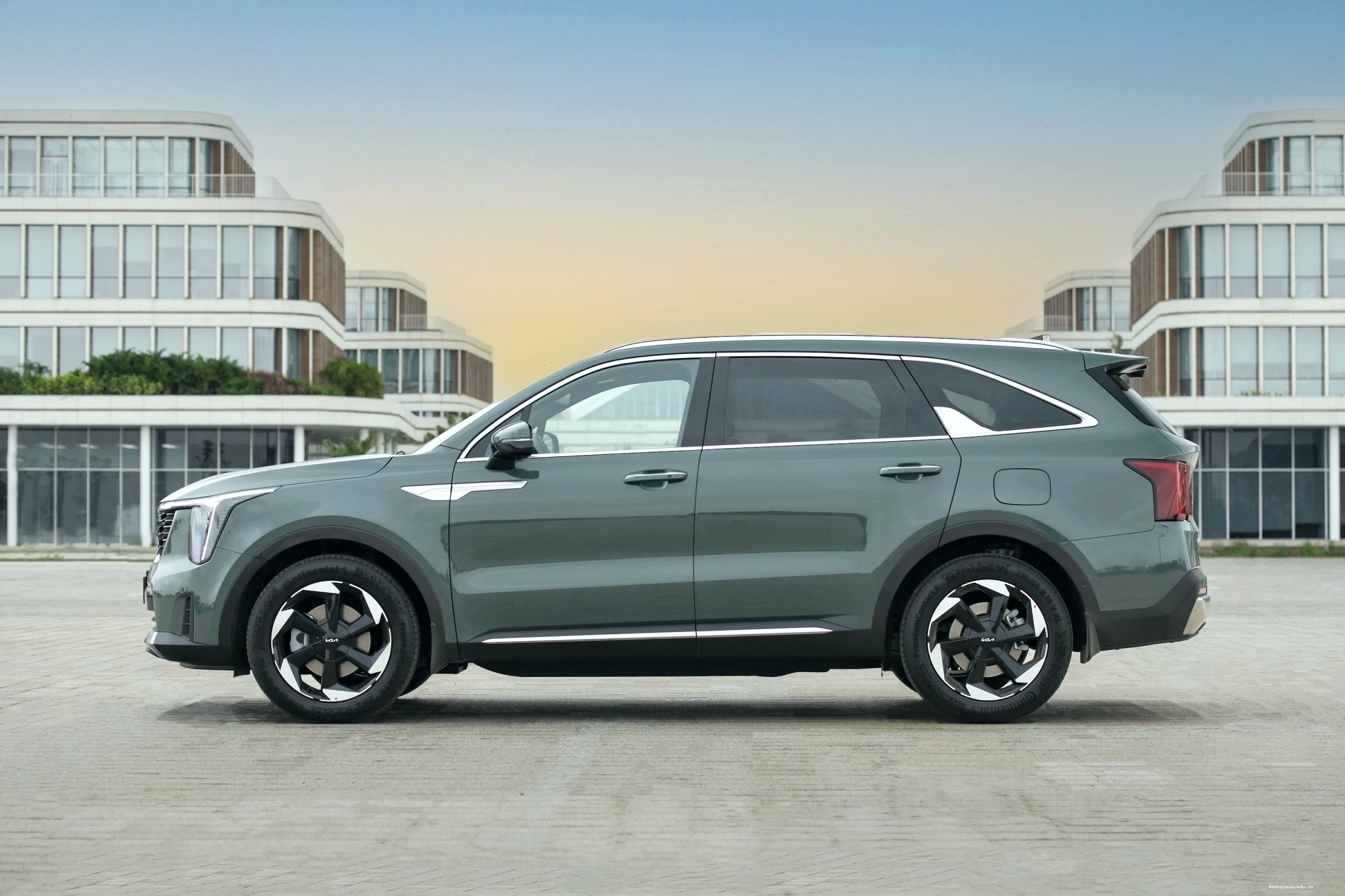 Đuôi xe Kia Sorento 2026 với đèn hậu LED hiện đại