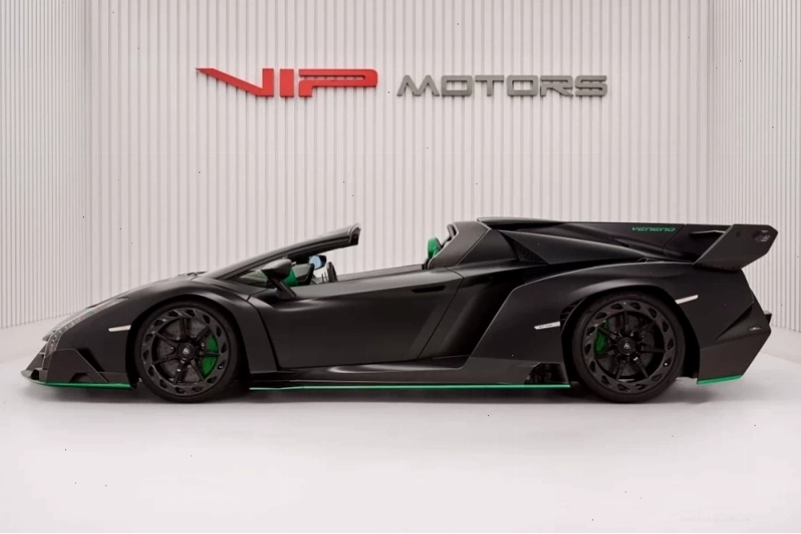 Đường nét thân xe Lamborghini Veneno tinh xảo, thể hiện rõ ràng triết lý thiết kế khí động học của Lamborghini.