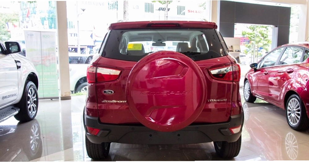Ford EcoSport 2016 có đuôi xe hầm hồ, góc cạnh