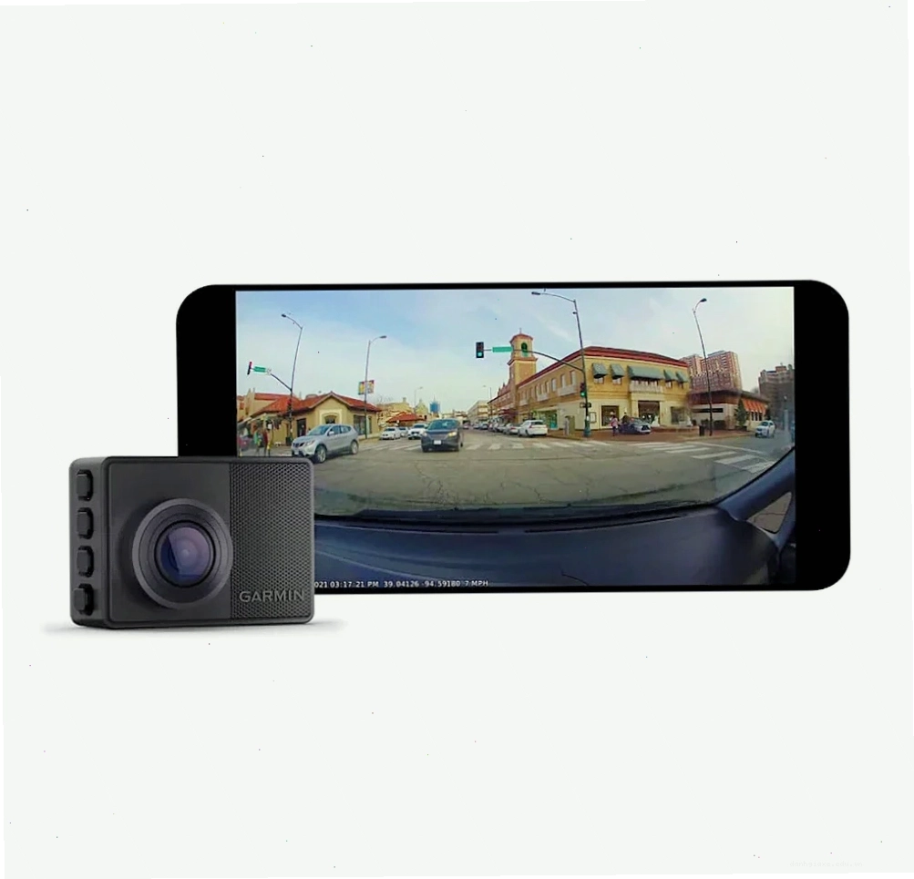 Garmin Dash Cam 67W trong hộp sản phẩm