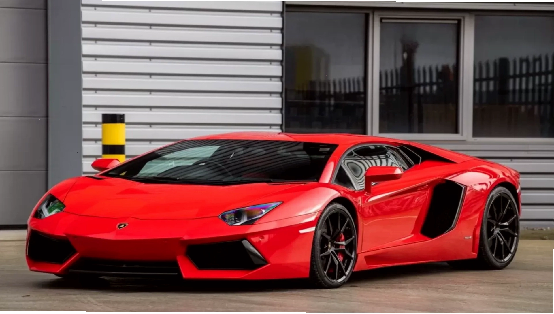 Giá xe Lamborghini Aventador