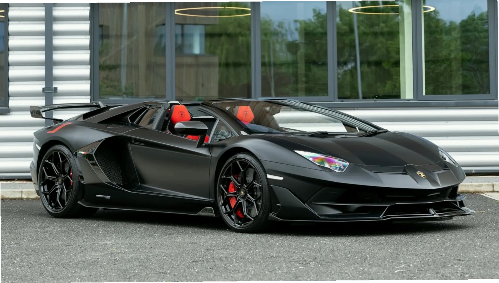 Giá xe Lamborghini Aventador