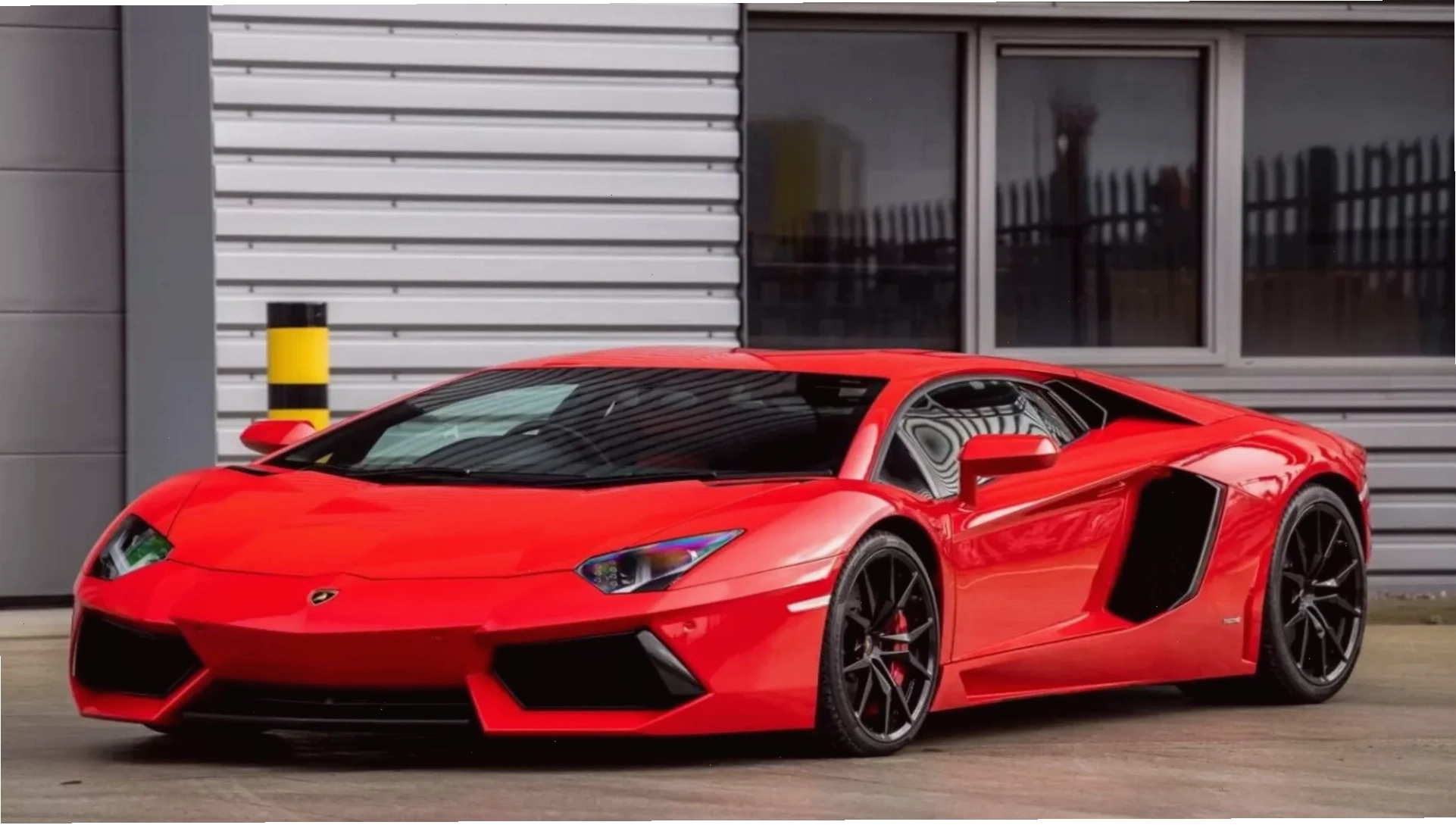 Giá xe Lamborghini Aventador LP700-4 2023