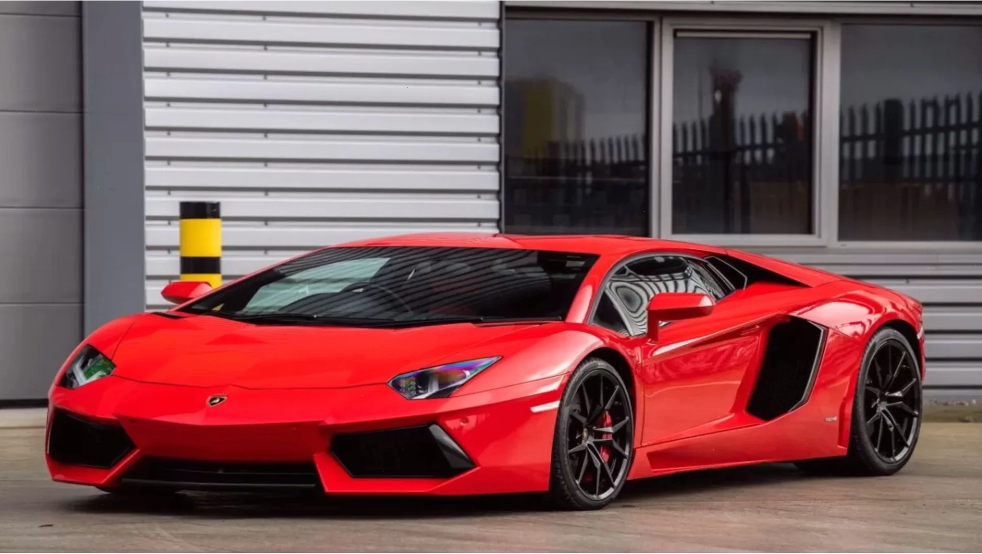 Giá xe Lamborghini Aventador LP700-4 mới nhất
