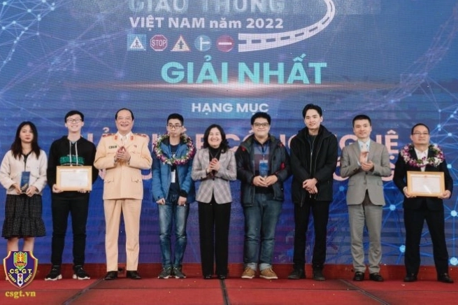 Giải pháp bỏ đèn đỏ và tổ chức phân luồng giao thông đường bộ tại Thủ đô Hà Nội, Thành phố Hồ Chí Minh để không ùn tắc