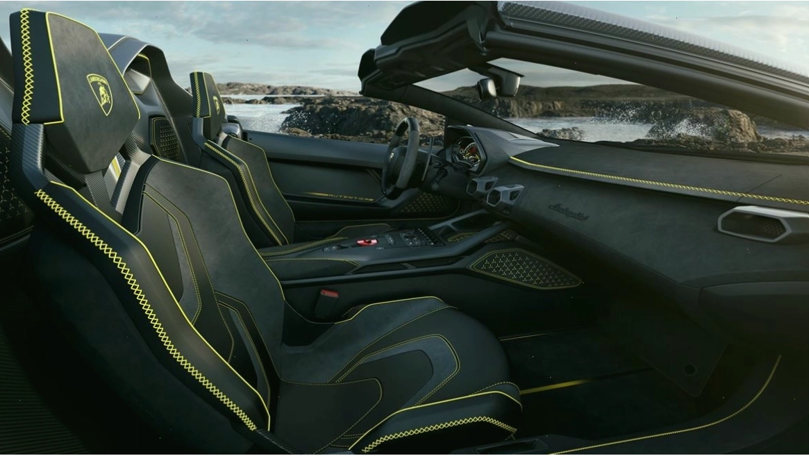 Góc nhìn từ phía sau của Lamborghini Invencible