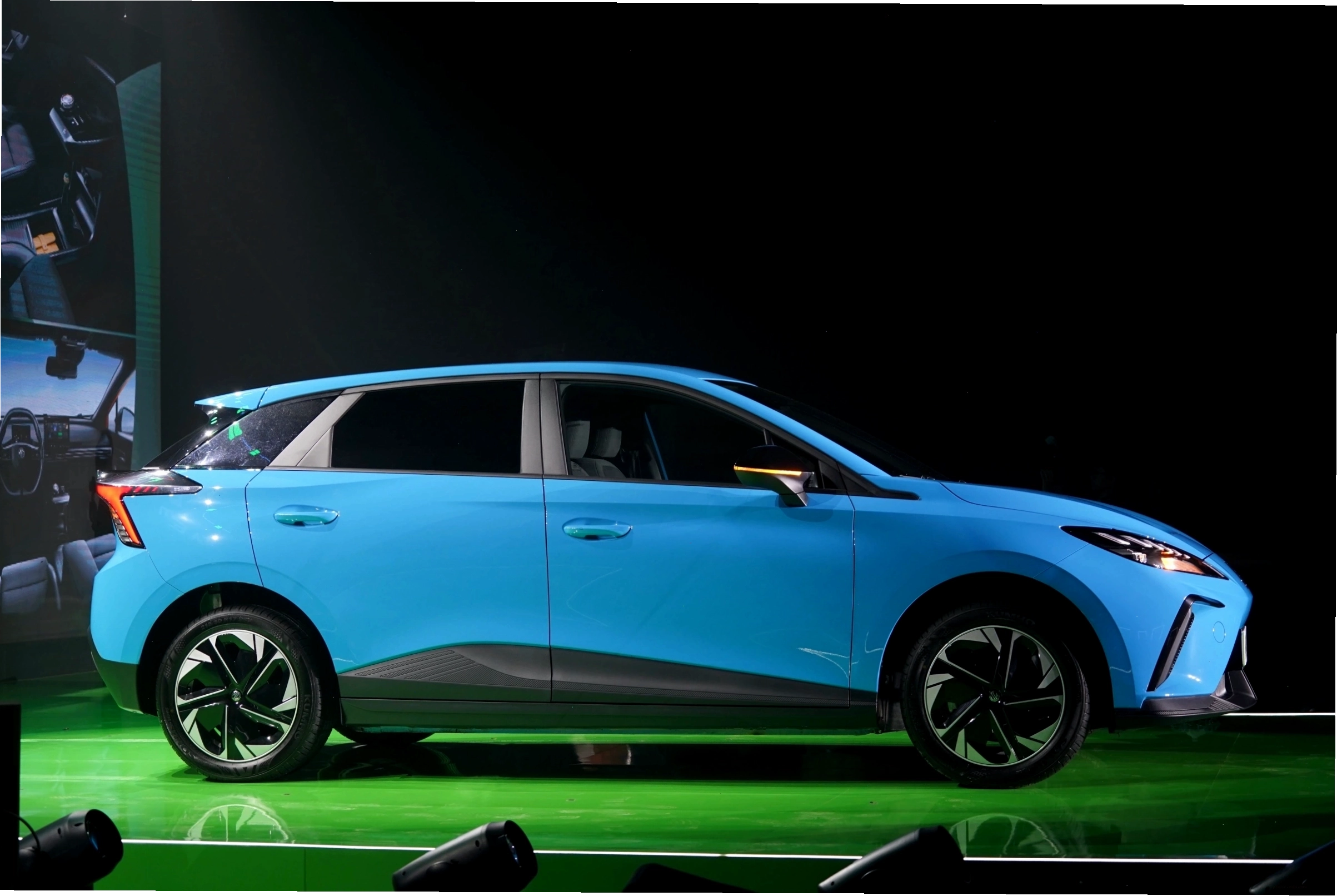 Hai phiên bản MG4 EV Lux và MG4 EV Del