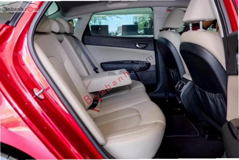 Hàng ghế sau Kia Optima 2021 rộng rãi và thoải mái