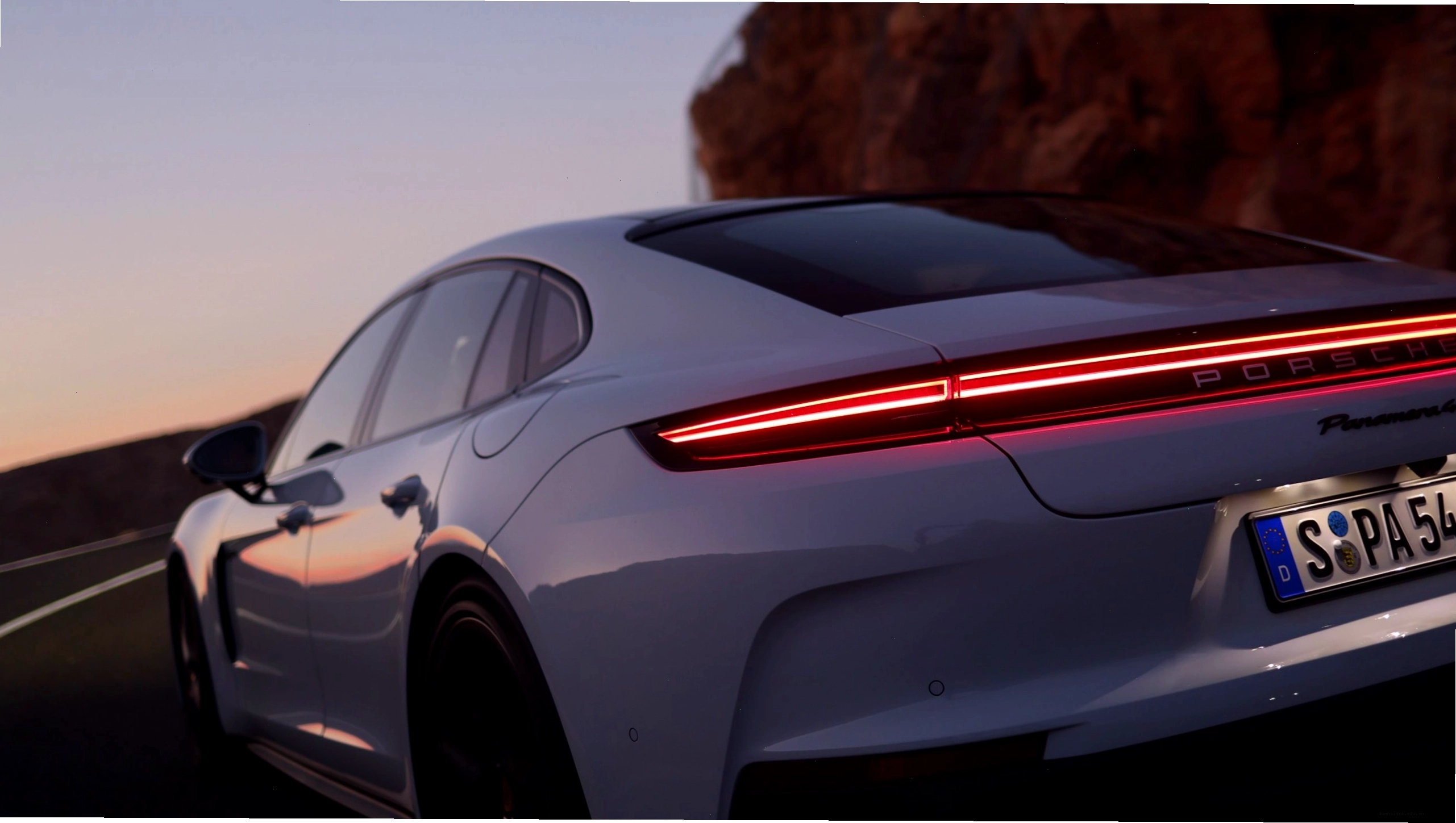 Hệ thống an toàn và công nghệ trên Porsche Panamera 4S