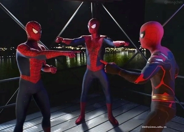 Hình ảnh meme Spider-Man đeo kính, biểu cảm có vẻ bất cần và hài hước