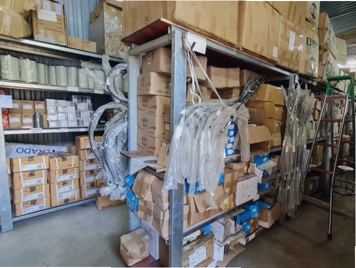 Hóa đơn và phiếu bảo hành cho phụ tùng xe nâng
