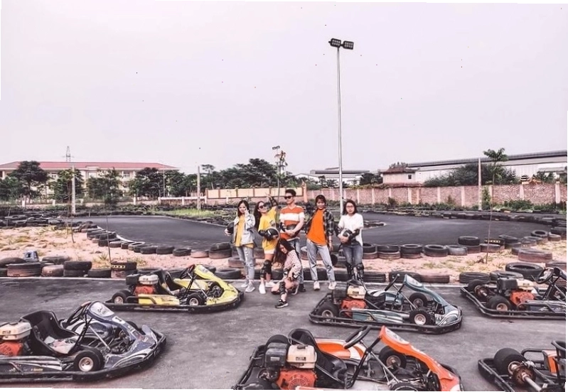 Hoạt động đua xe go kart tại khu du lịch Đại Nam
