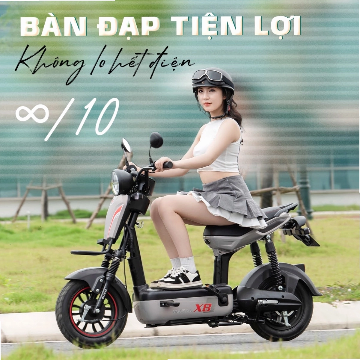 Học sinh đang sử dụng xe đạp điện an toàn trên đường phố