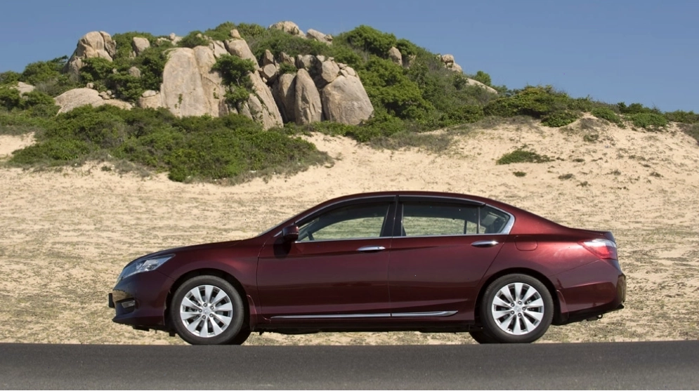 Honda Accord 2015 - nội thất và bảng điều khiển