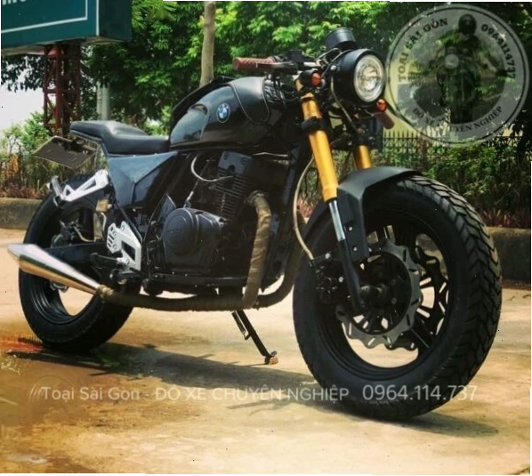 Honda Rebel 125 độ phong cách Bobber với ống xả độ hầm hố