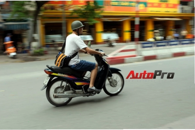 Honda Wave 100 đời 99 với thiết kế đặc trưng
